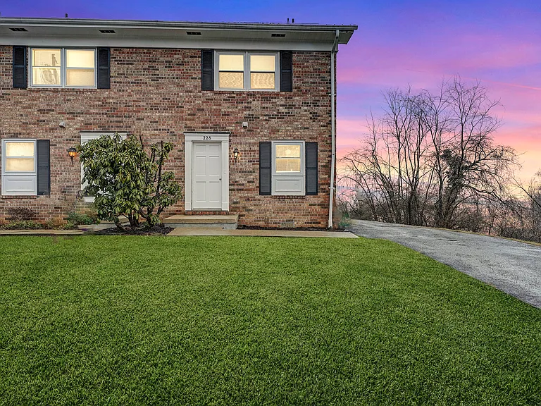 228 Wildwood Dr — Photo 1
