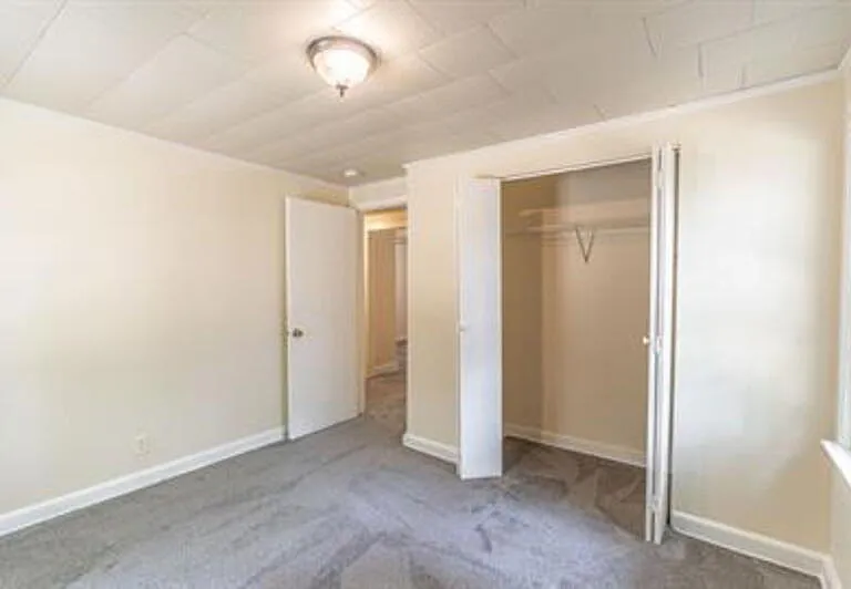 885 S Stephens St — Photo 3