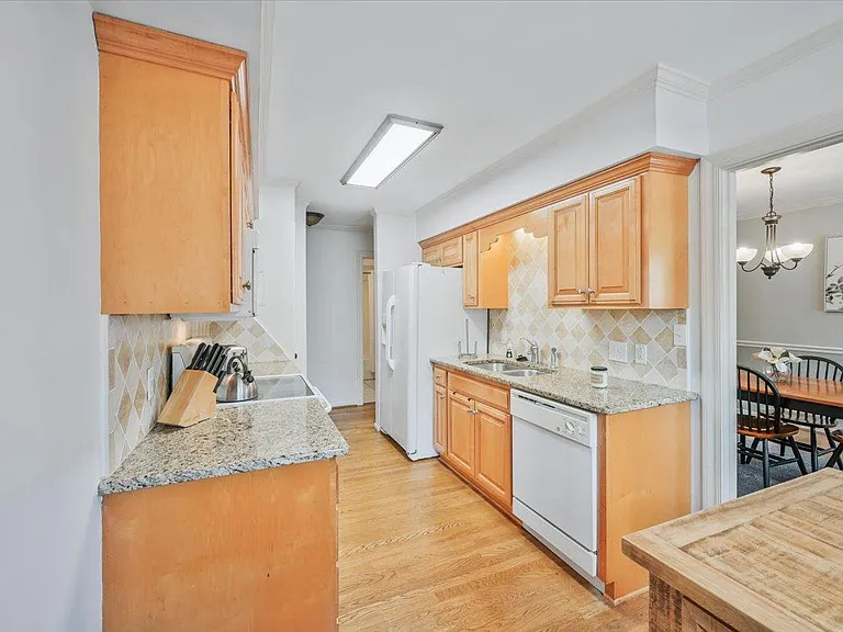 206 Westchase Dr — Photo 11