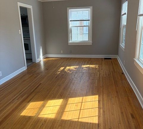 3rd image of 701 Woodlawn Ave