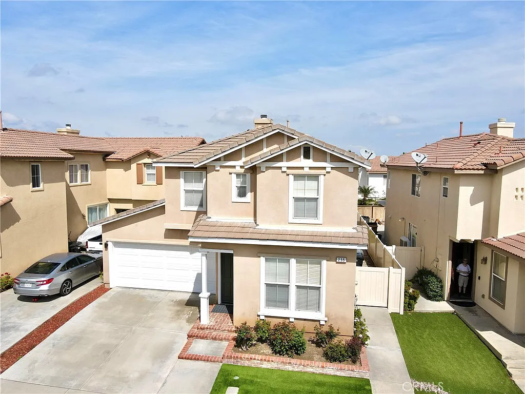 3 bed, 2.5 bath, 1941 sqft, $3,600 — Photo 4
