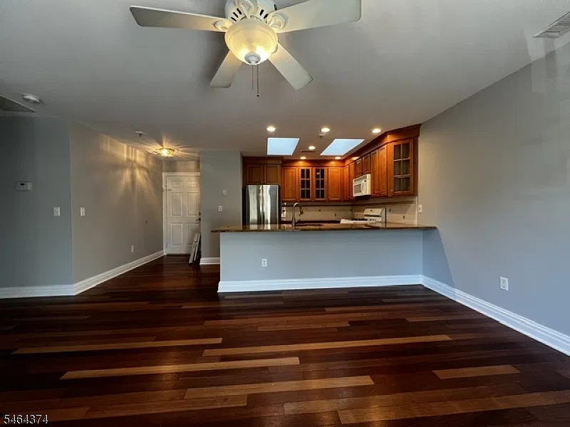 2 bed, 1.0 bath, 850 sqft, $2,800 — Photo 4