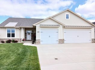 1890 Red Fox Ln, Kaukauna, WI 54130