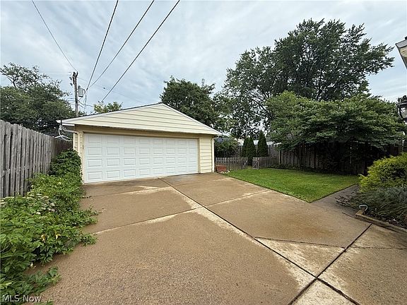 4th image of 395 Beechwood Dr