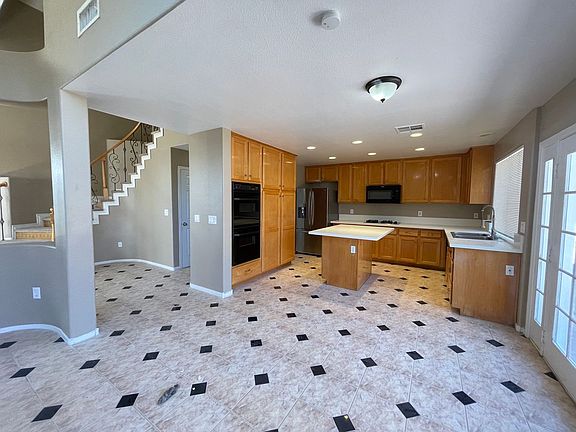 2nd image of 10120 Cypress Glen Ave
