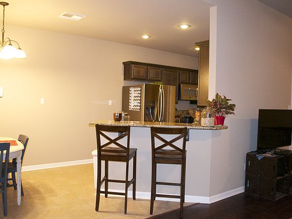 5th image of 287 Millstone Dr