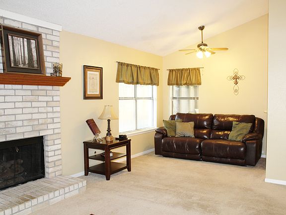 3rd image of 303 Forest Creek Dr