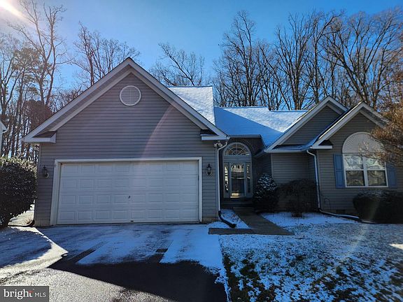 3rd image of 114 Addison Ct