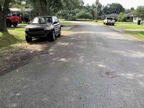 Exterior Neighborhood (street photo)