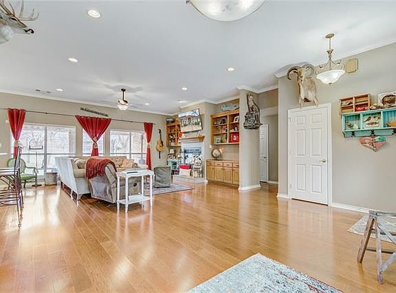 5th image of 8918 Woodlawn Dr