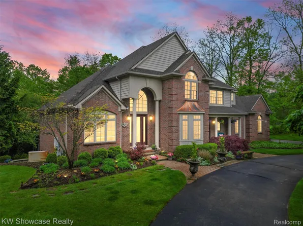 320 N Berkshire Rd, Bloomfield Hills, MI 48302
