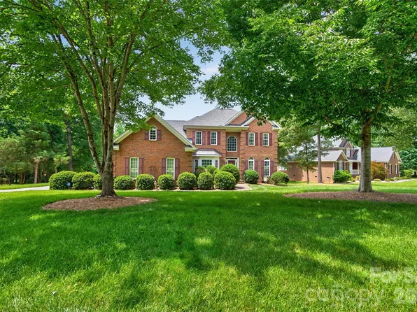 1900 Crestgate Dr, Waxhaw, NC 28173