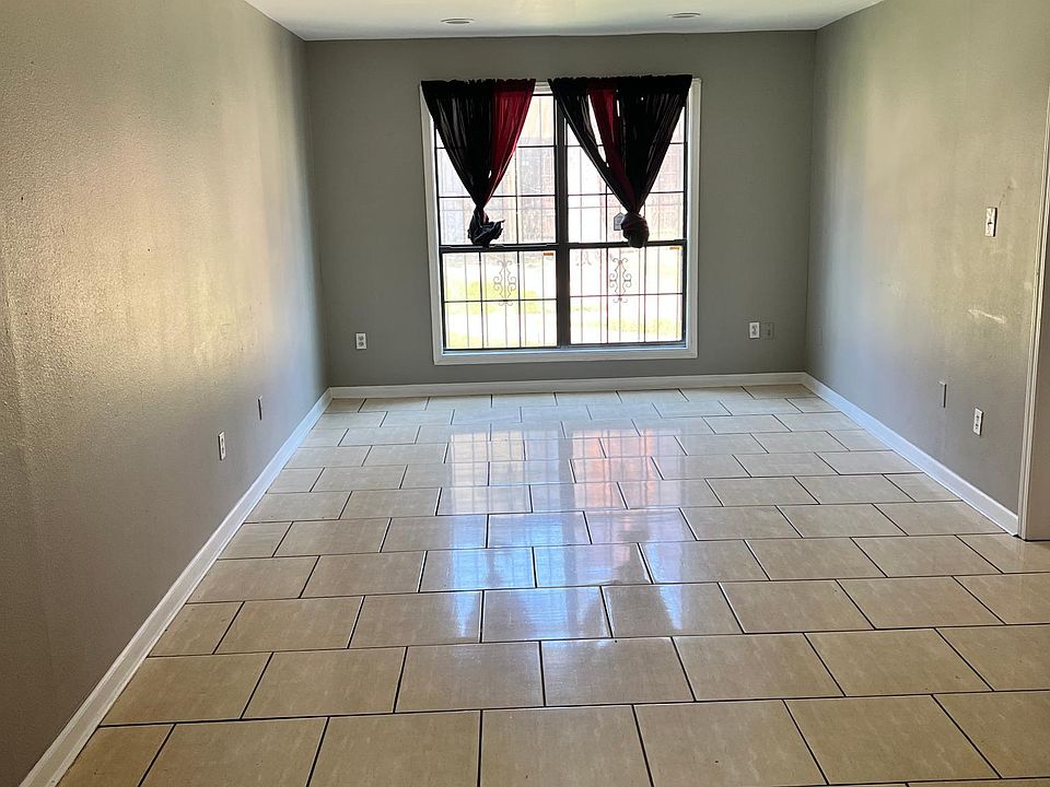 1st image of 1604 Chimney Wood Ln