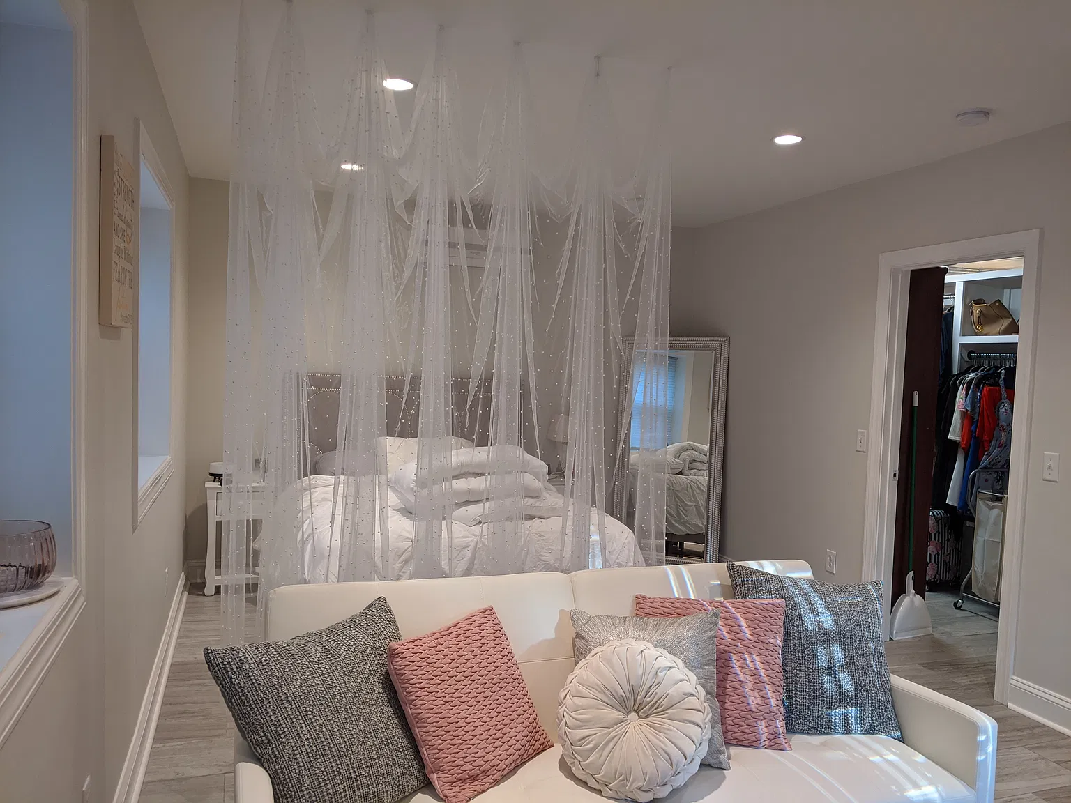 Studio, 700 sqft, $1,195 — Photo 3