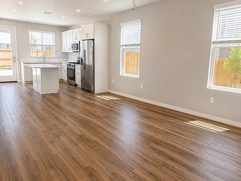 766 Laurel St — Photo 2