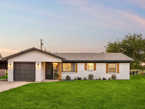 104 E Oak St, Gunter, TX 75058