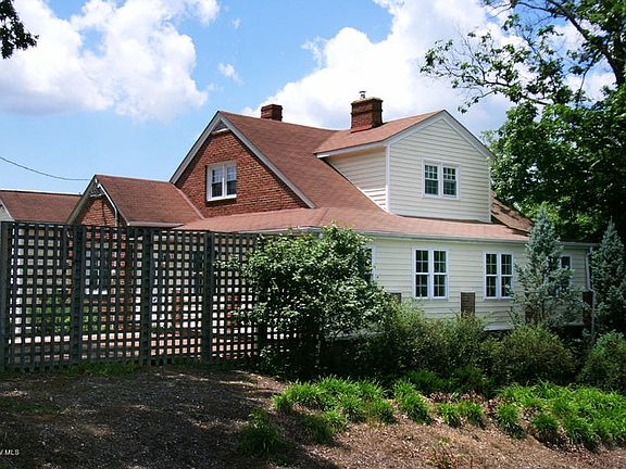 5th image of 1575 Thomas Ln