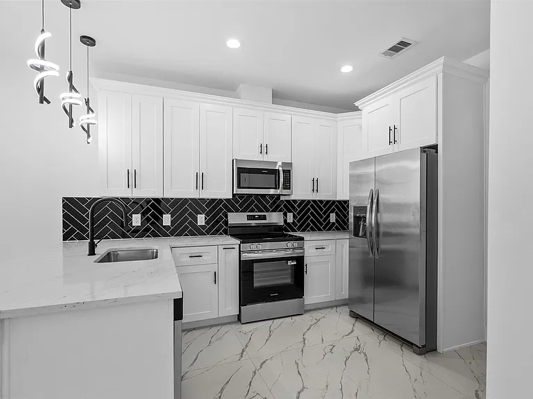 9110 Everglade #B — Photo 8