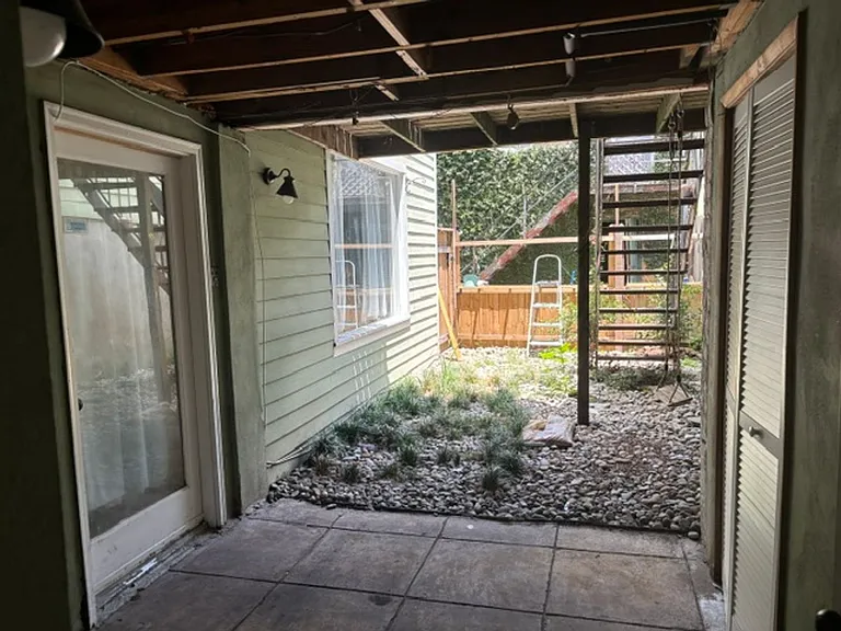118 E Harris St — Photo 10