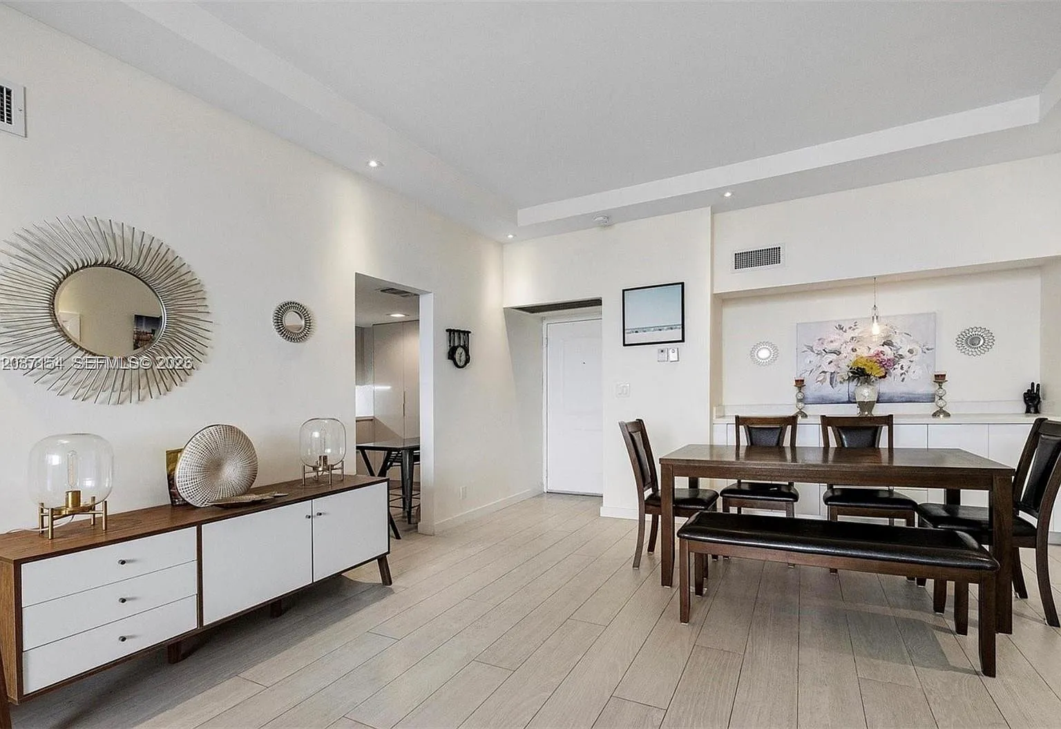 Arlen House East Condo — Photo 4