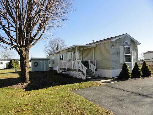 1st image of 32 Carol Ann Dr