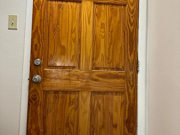 2nd image of 5390 Oxford Ave Floor 1