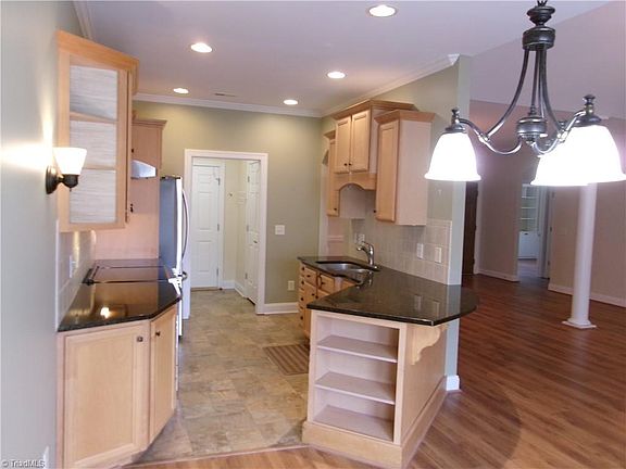 5th image of 634 Preys St