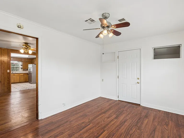 1108 Larchmont Ln — Photo 27