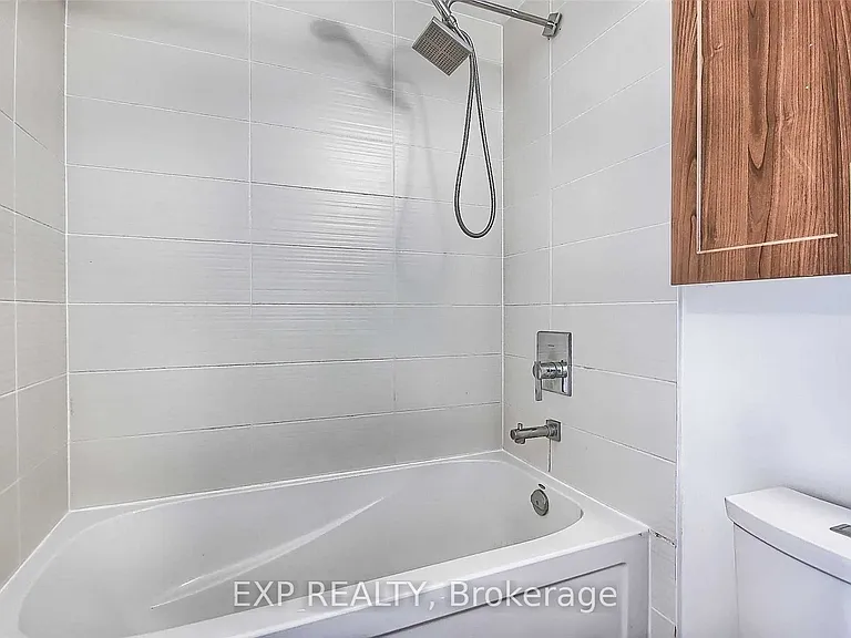 7167 Yonge St #523 — Photo 21