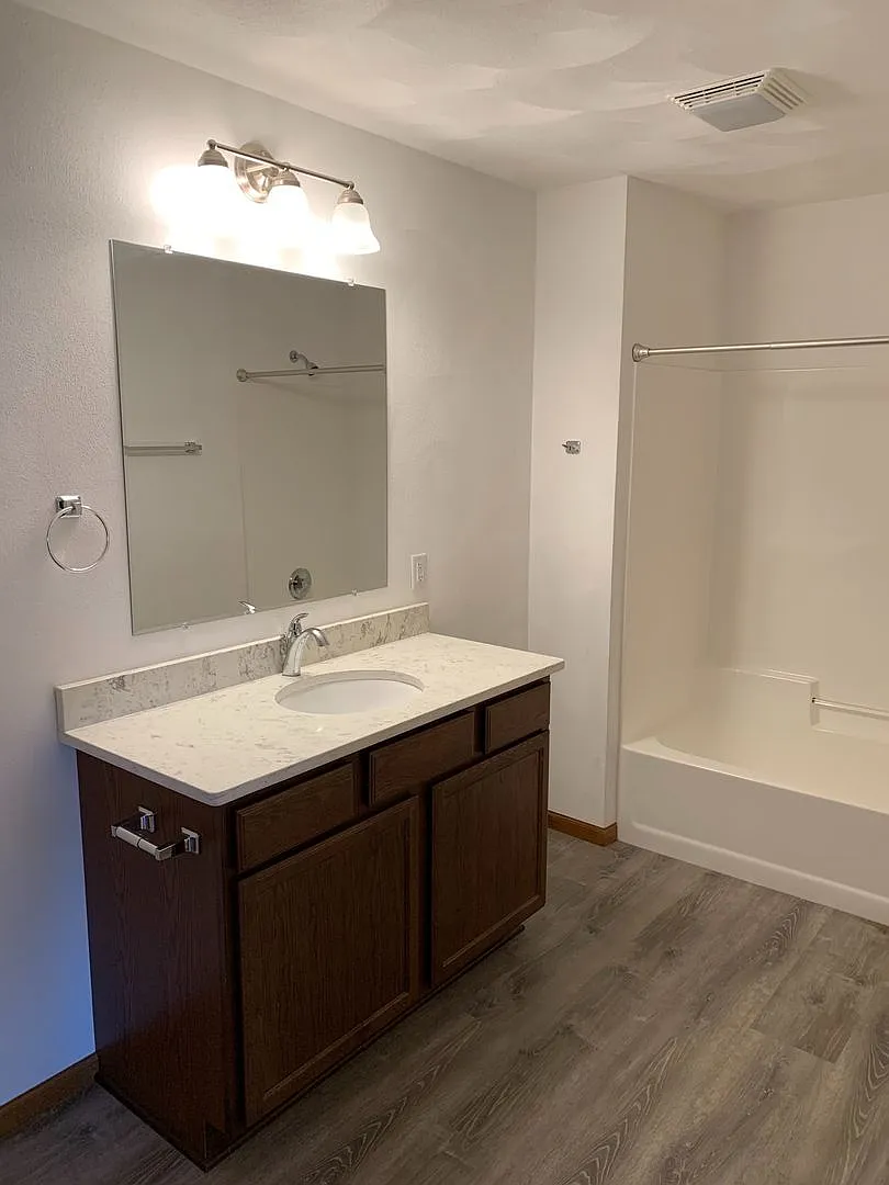 Homestead Apartments. — Photo 3