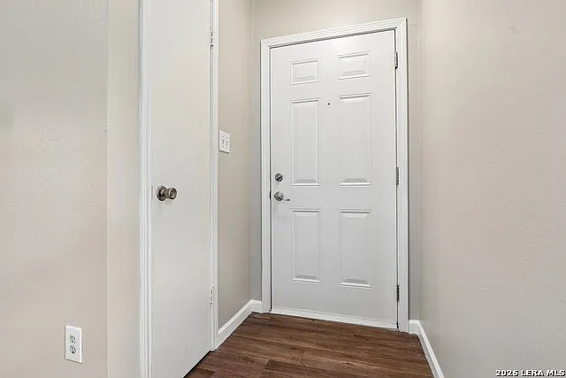 3 bed, 2.0 bath, 1077 sqft, $1,625 — Photo 4