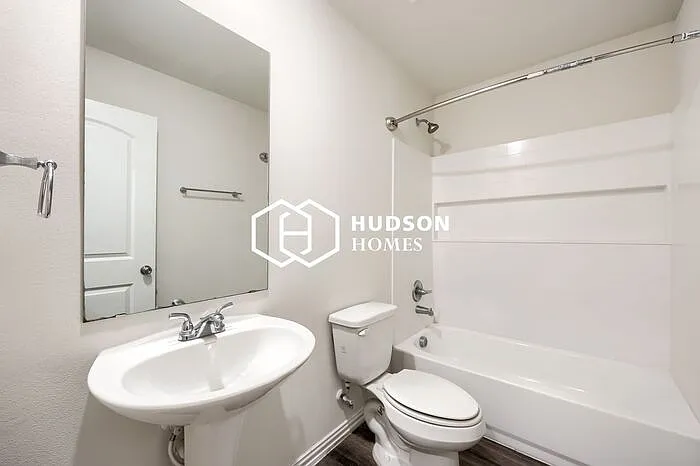 821 Harbor Point Rd — Photo 11