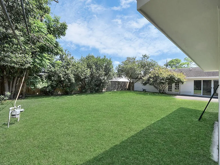 7610 Highmeadow Dr — Photo 9