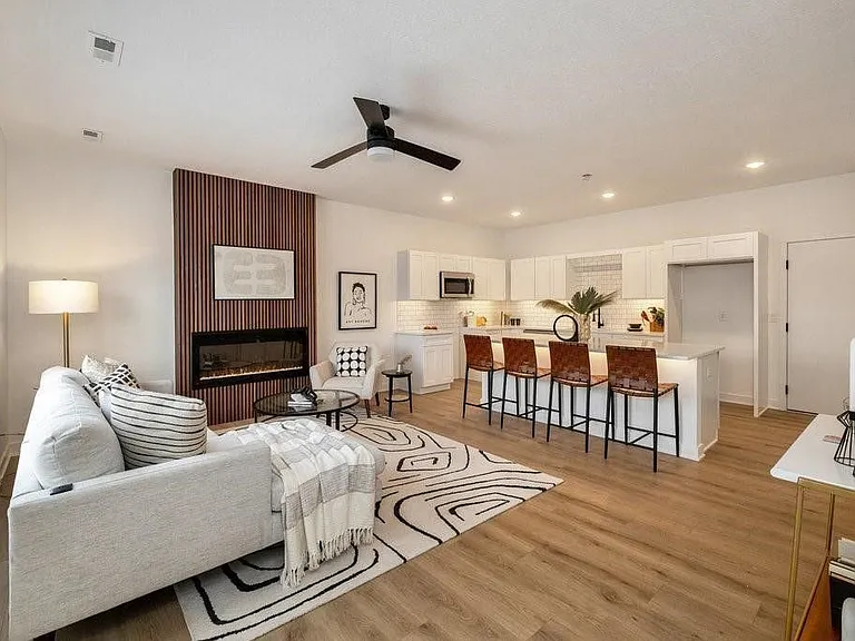 6501 Hickman Rd #B — Photo 16