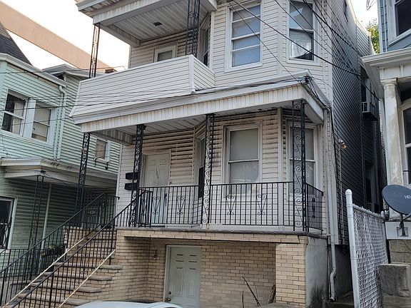 4th image of 166 Grant Ave
