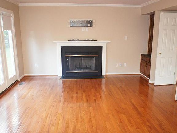 3rd image of 21164 Hayshire Ct