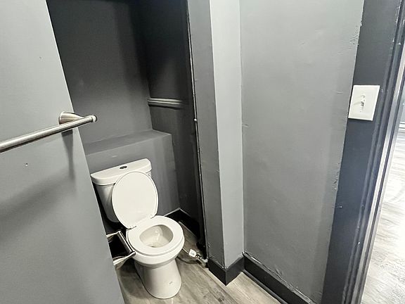 2nd image of 1327 Elam St APT 2