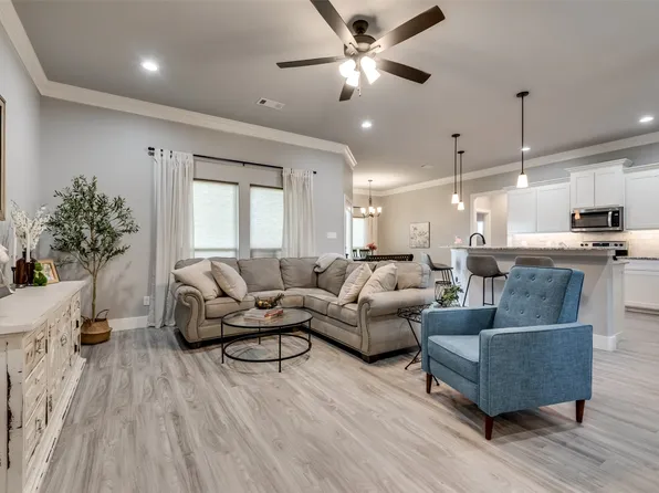 722 Cobblestone Cir, Mabank, TX 75147