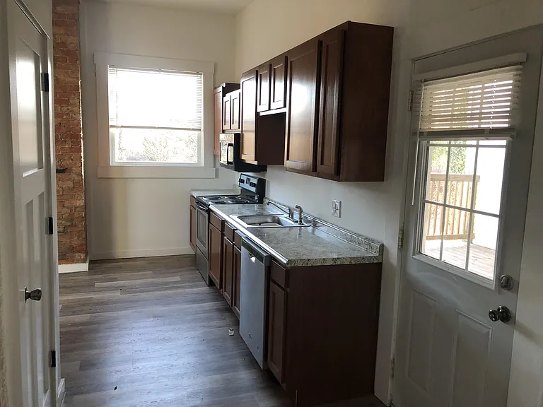 225-227 Gilman Ave — Photo 35