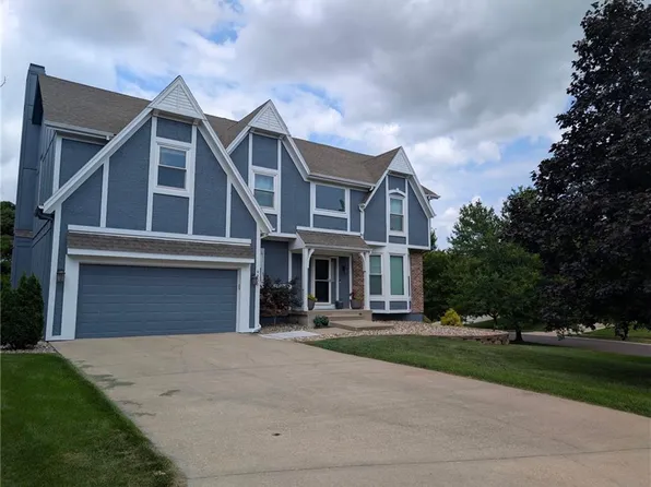 8900 W 148th Ter, Overland Park, KS 66221