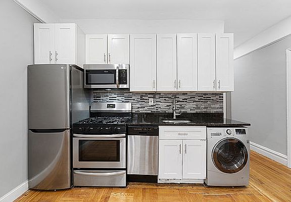 2nd image of 48 Saint Nicholas Pl APT 33