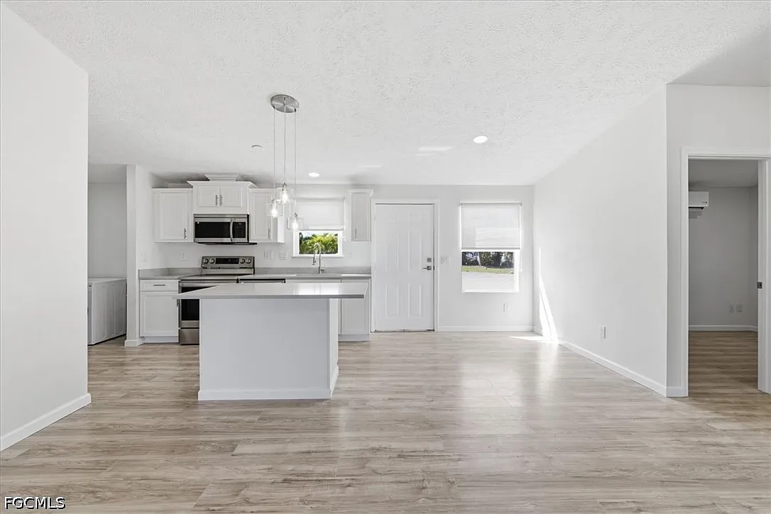 2 bed, 2.0 bath, 1000 sqft, $1,600 — Photo 3