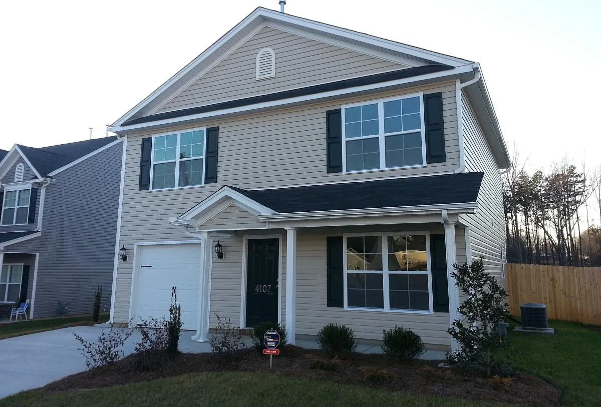 4 bed, 2.5 bath, 1620 sqft, $1,895 — Photo 1