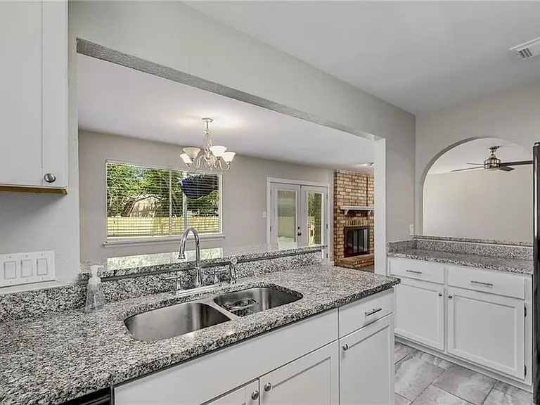 906 Cactus Dr — Photo 10