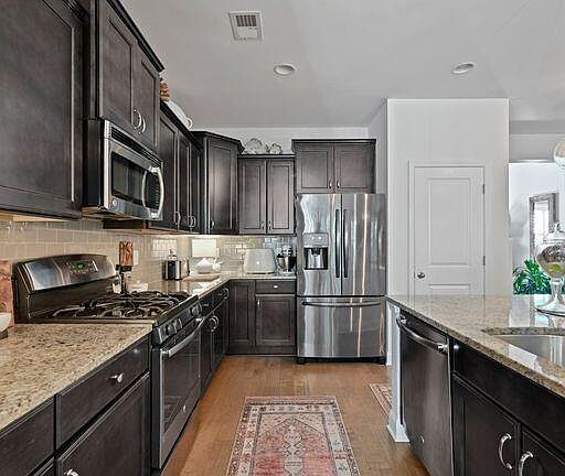 5th image of 2220 Dewees Creek Dr