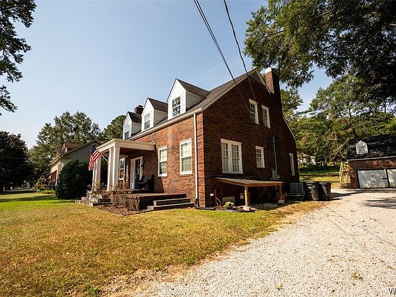 3rd image of 809 Temple Ave N