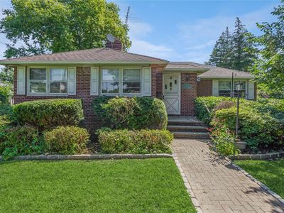 302 Grosvenor Street, Douglaston, NY, 11363