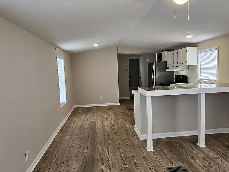 610 E Branch Dr — Photo 4