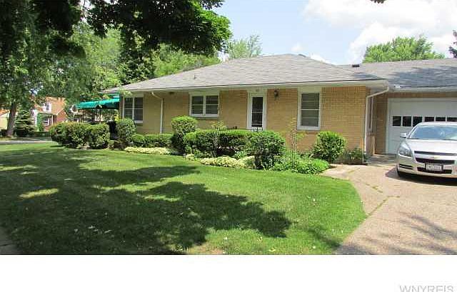 1st image of 65 Park Cir