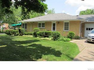 65 Park Cir, Amherst, NY 14226